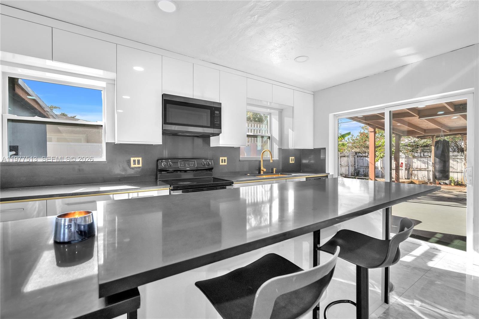 7151 Taft St Hollywood, FL 33024