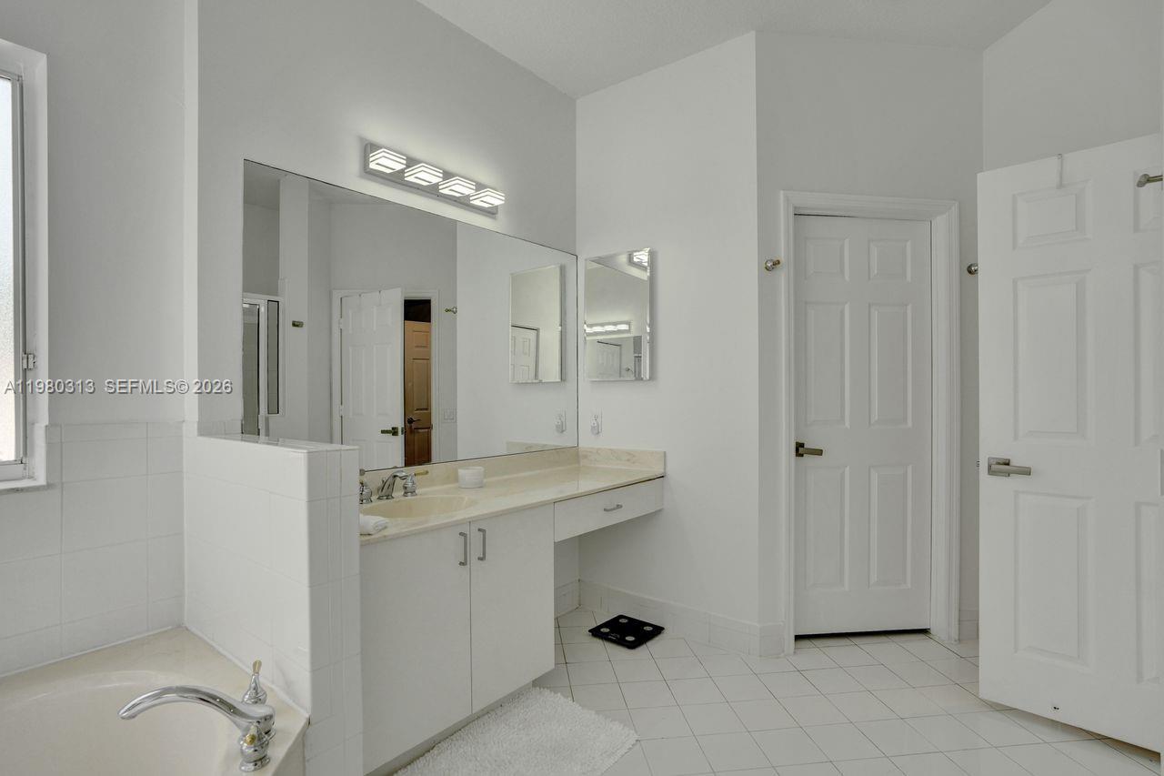 11008 NW 73rd St Doral, FL 33178