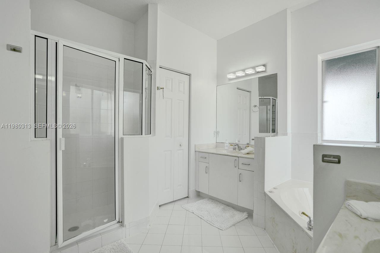 11008 NW 73rd St Doral, FL 33178