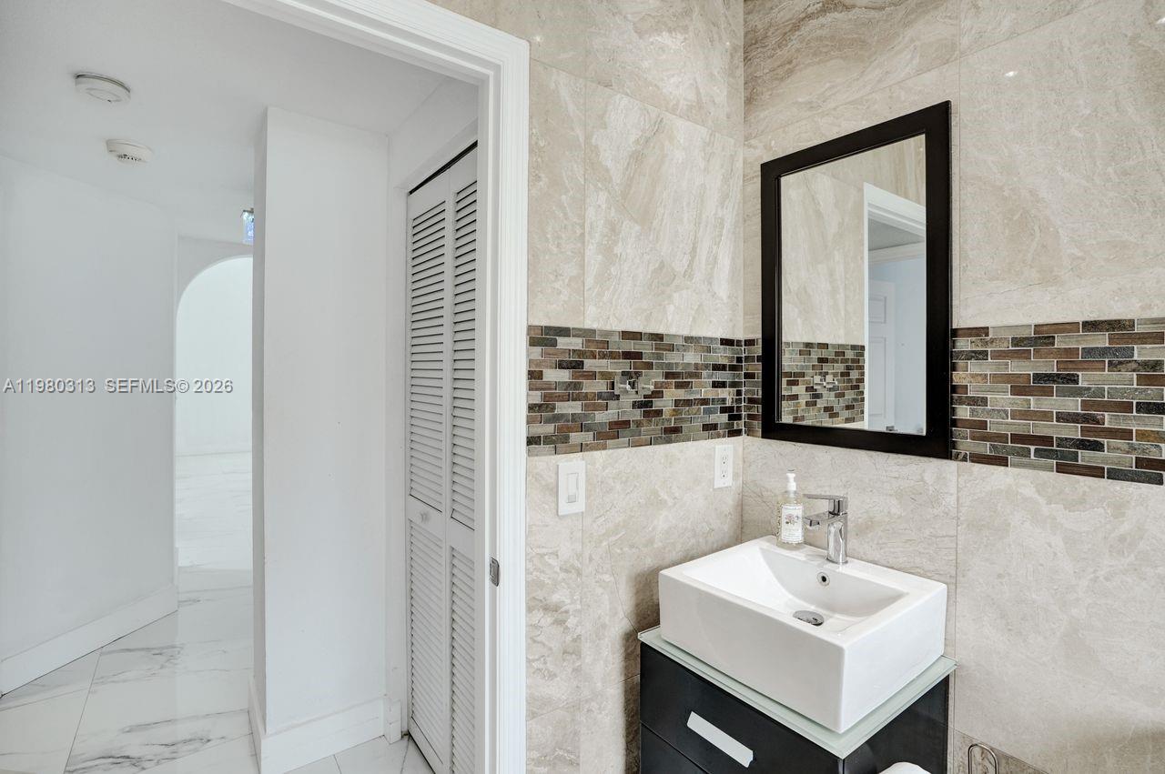 11008 NW 73rd St Doral, FL 33178