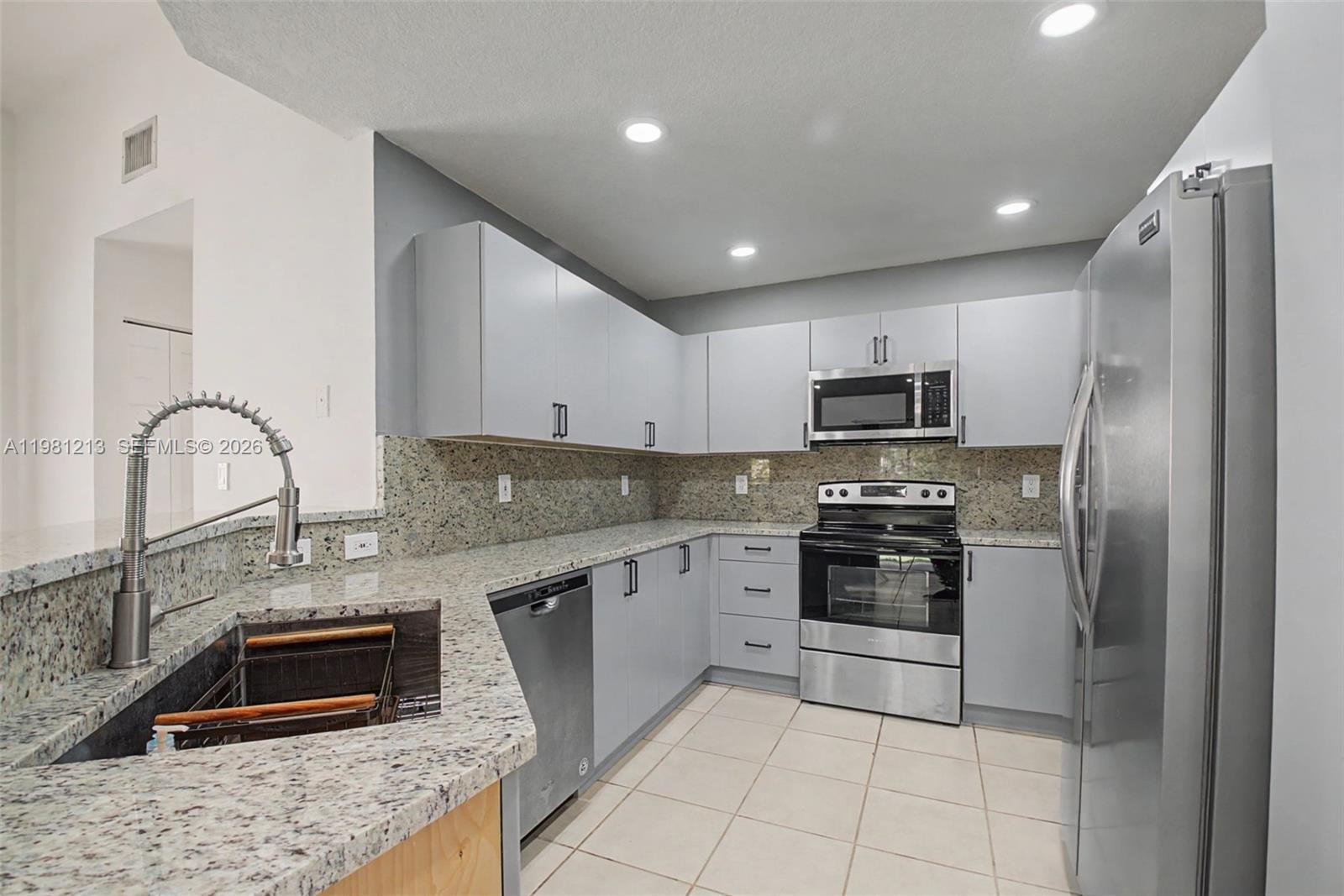 19920 Cutler Ct Cutler Bay, FL 33189