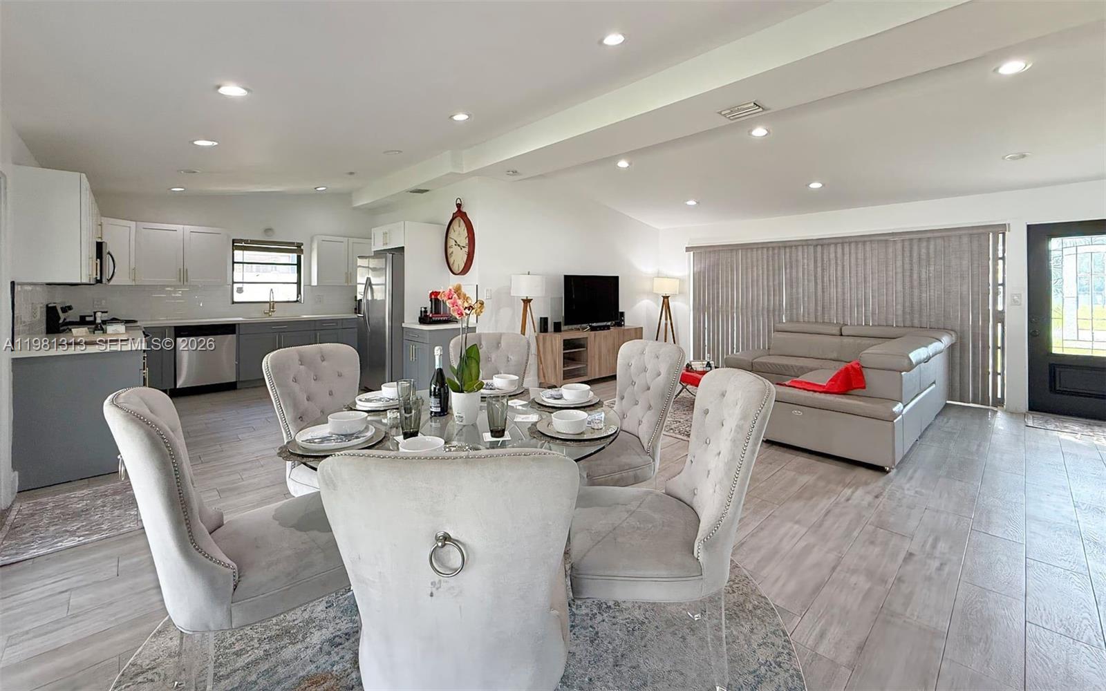 2525 Tortugas Ln Fort Lauderdale, FL 33312