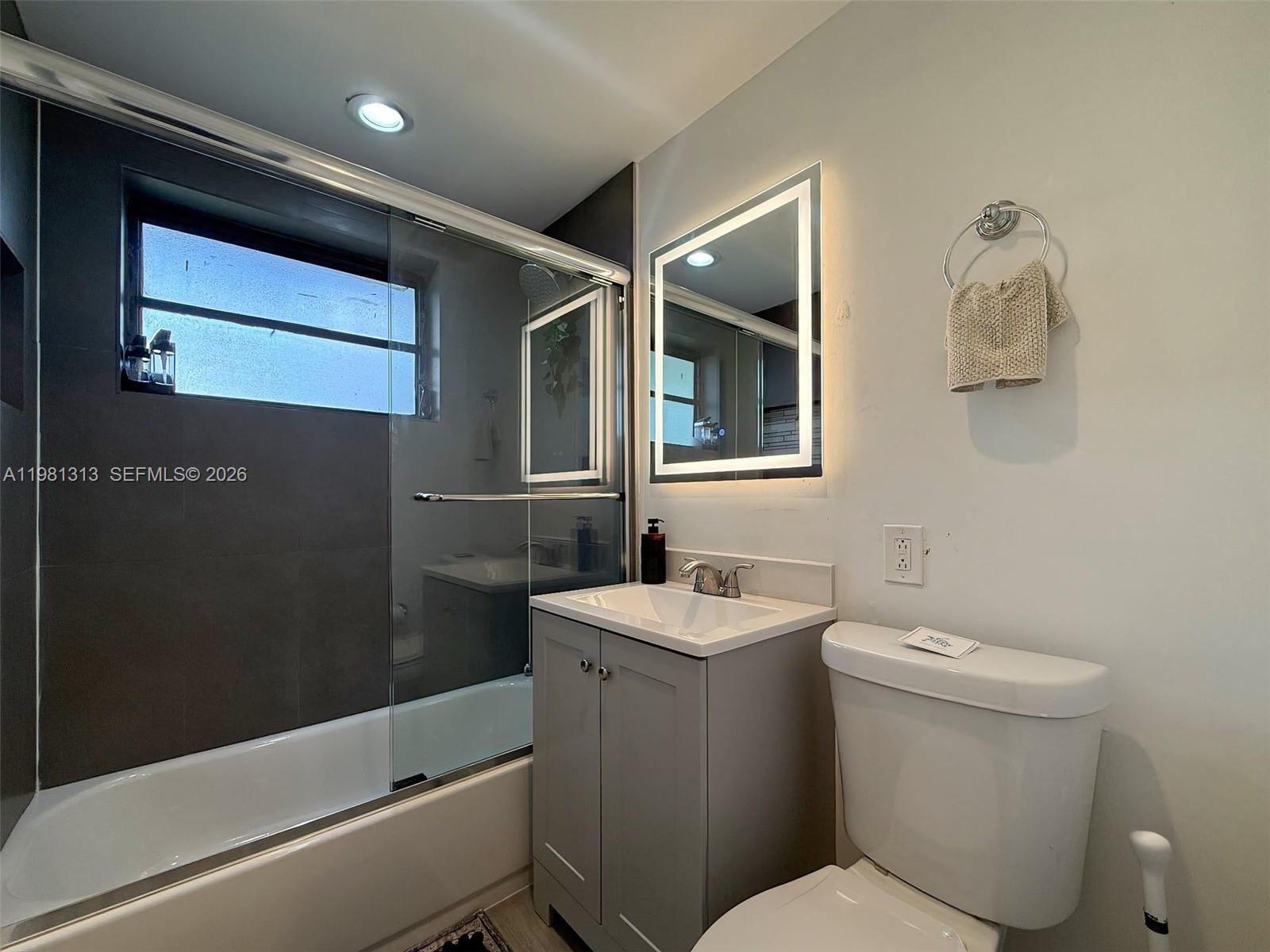 2525 Tortugas Ln Fort Lauderdale, FL 33312