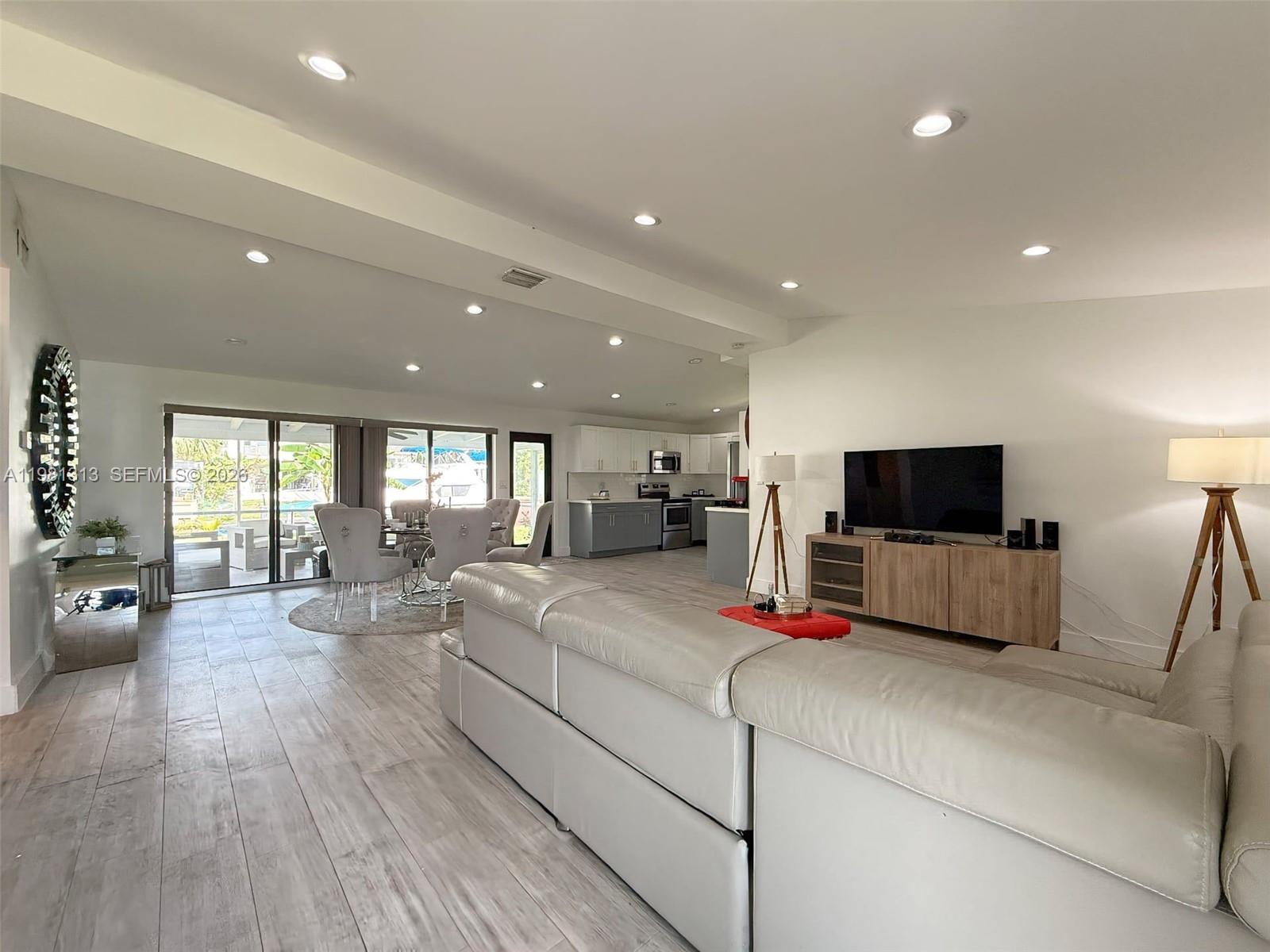 2525 Tortugas Ln Fort Lauderdale, FL 33312