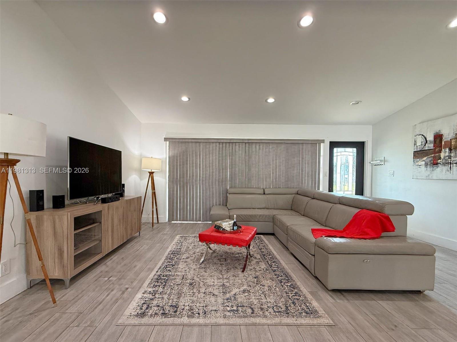 2525 Tortugas Ln Fort Lauderdale, FL 33312