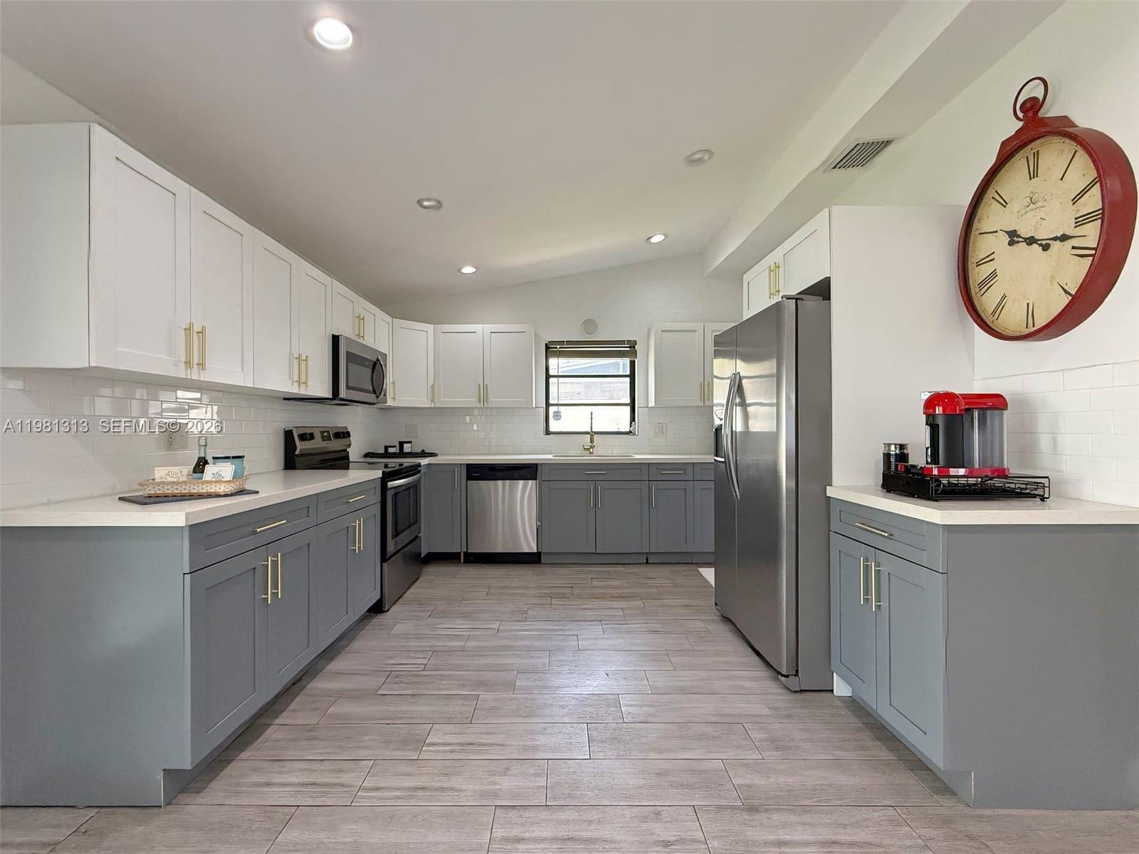 2525 Tortugas Ln Fort Lauderdale, FL 33312