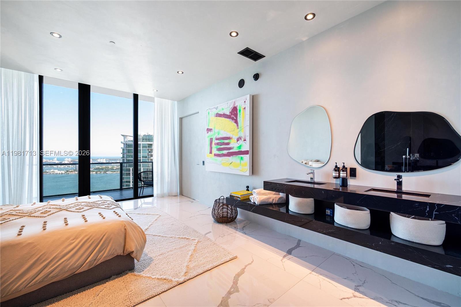 650 NE 32nd St #UPH5302 Miami, FL 33137