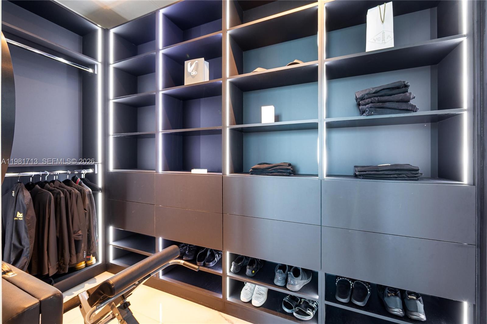 650 NE 32nd St #UPH5302 Miami, FL 33137