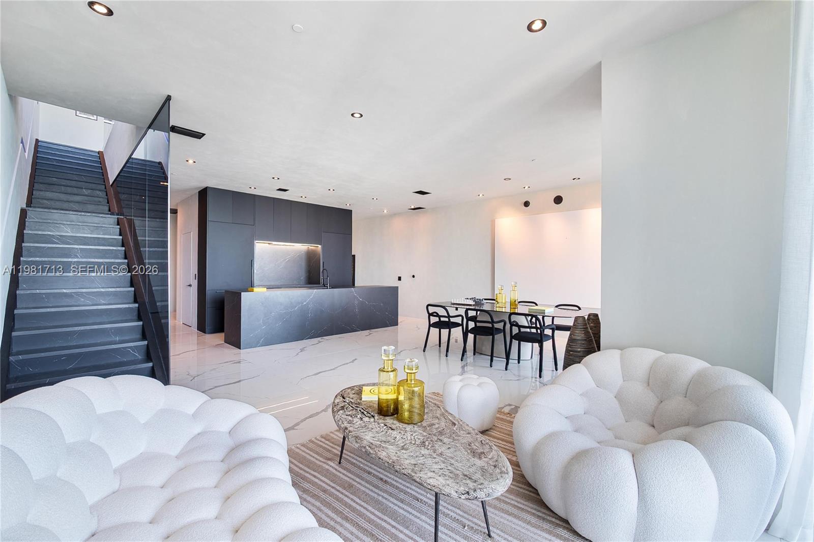 650 NE 32nd St #UPH5302 Miami, FL 33137