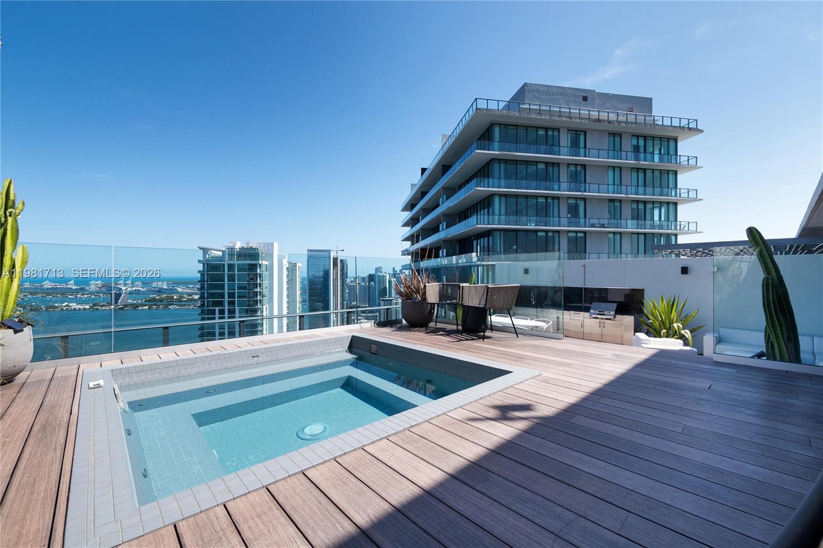 650 NE 32nd St #UPH5302 Miami, FL 33137