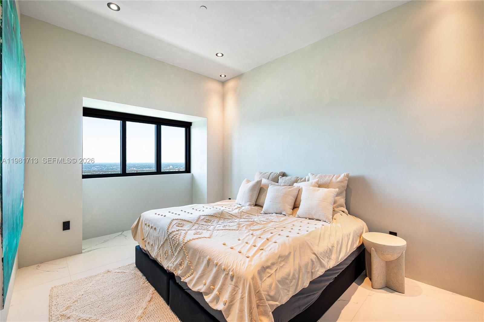 650 NE 32nd St #UPH5302 Miami, FL 33137