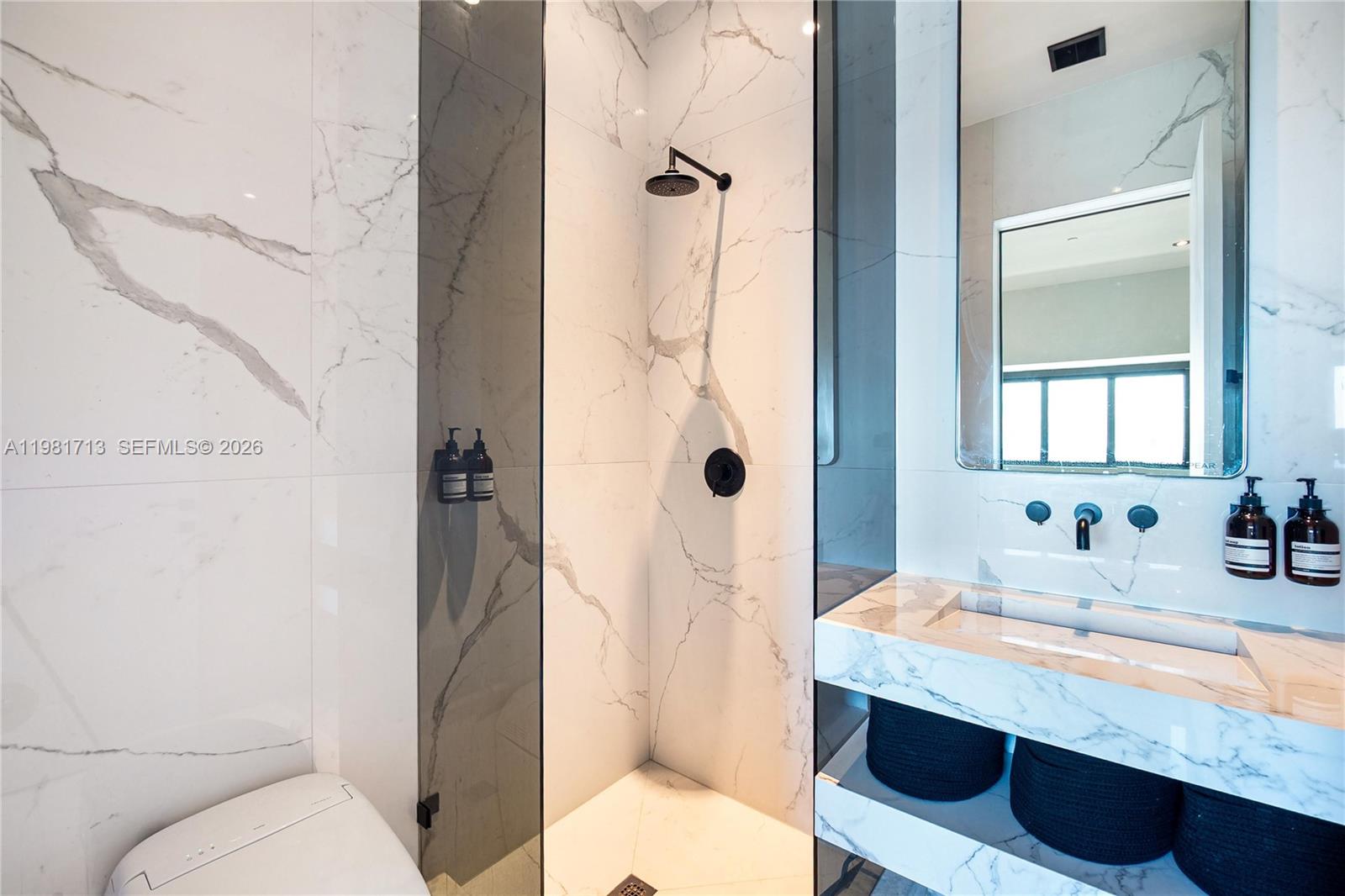 650 NE 32nd St #UPH5302 Miami, FL 33137