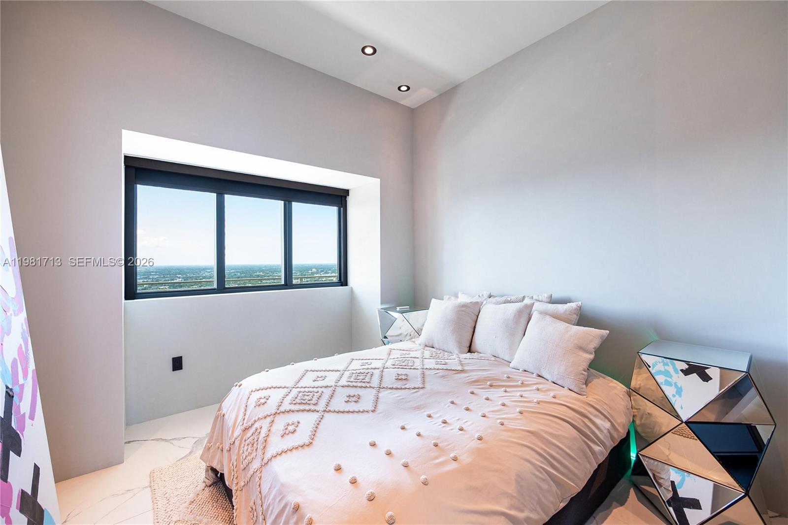 650 NE 32nd St #UPH5302 Miami, FL 33137