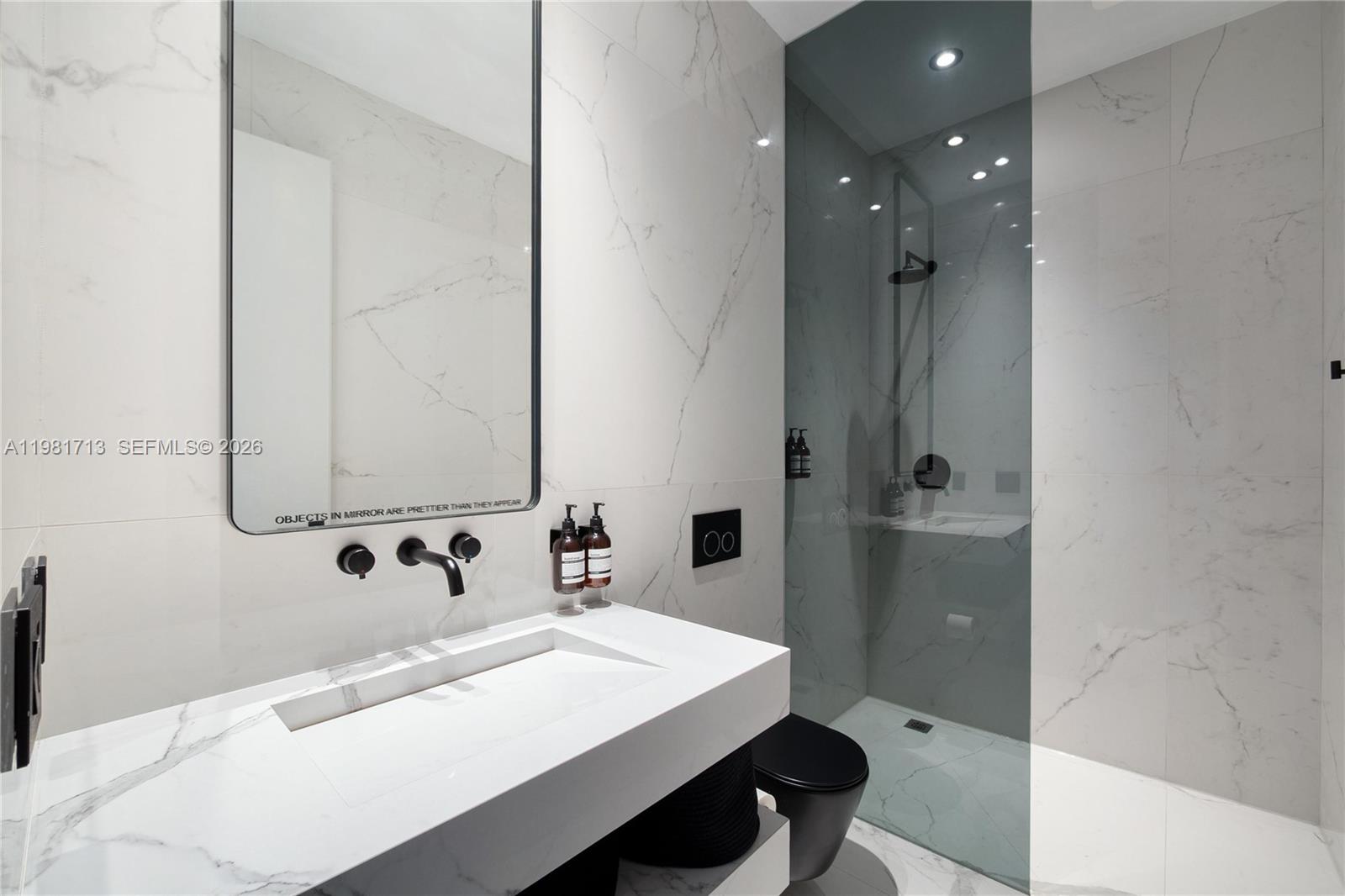 650 NE 32nd St #UPH5302 Miami, FL 33137