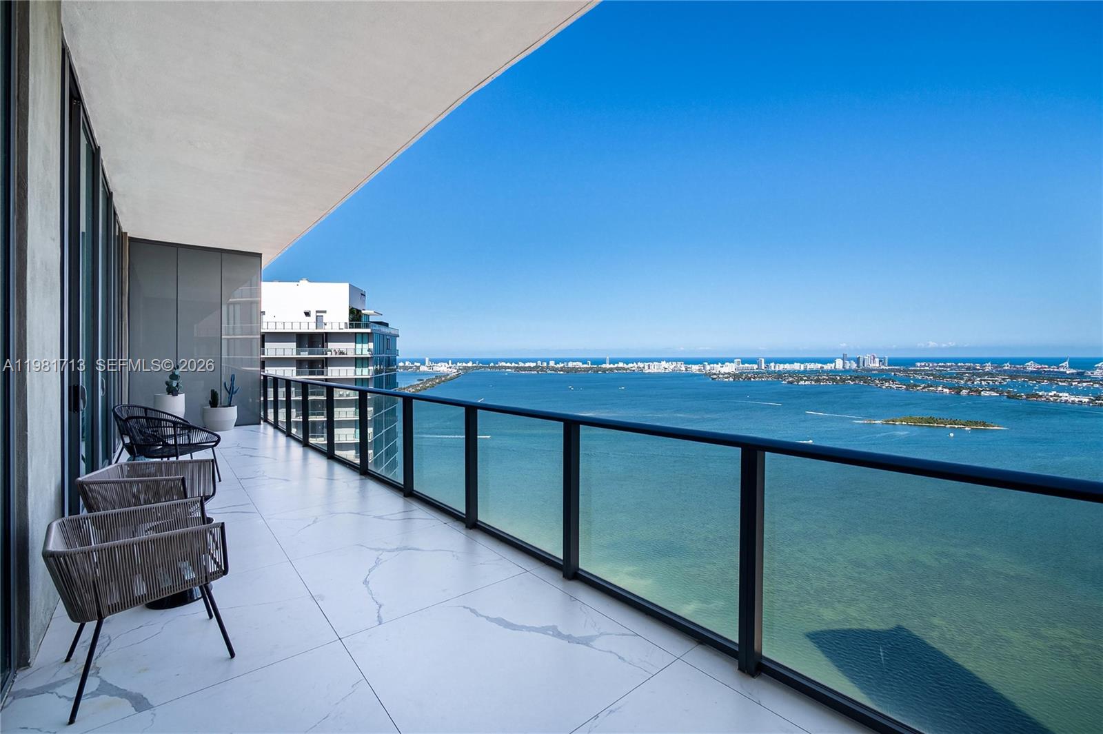 650 NE 32nd St #UPH5302 Miami, FL 33137