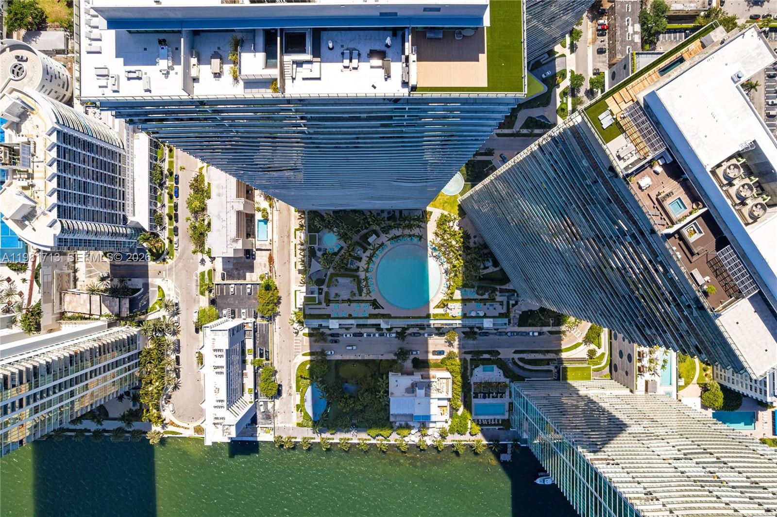 650 NE 32nd St #UPH5302 Miami, FL 33137