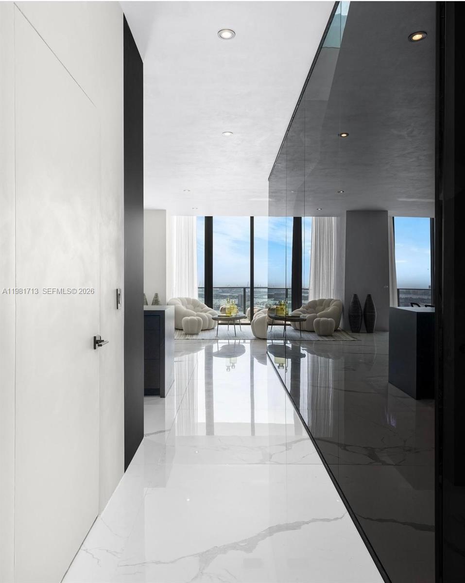 650 NE 32nd St #UPH5302 Miami, FL 33137