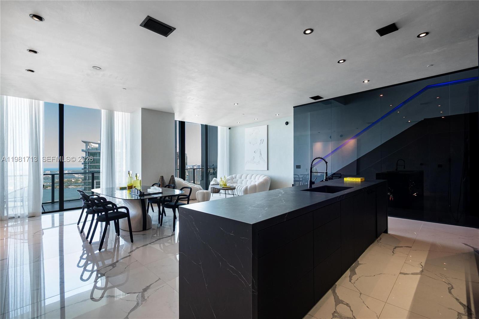 650 NE 32nd St #UPH5302 Miami, FL 33137