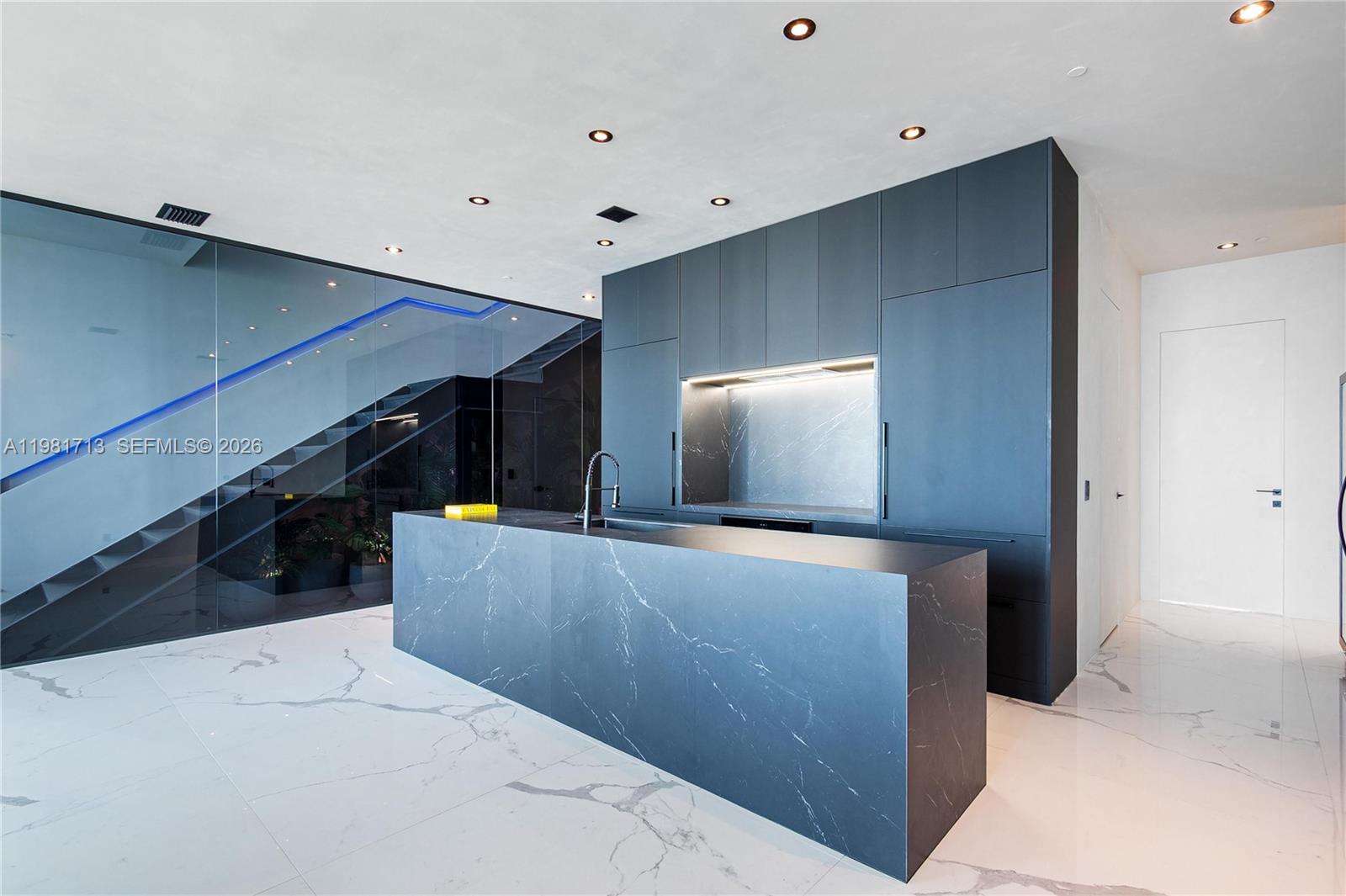 650 NE 32nd St #UPH5302 Miami, FL 33137