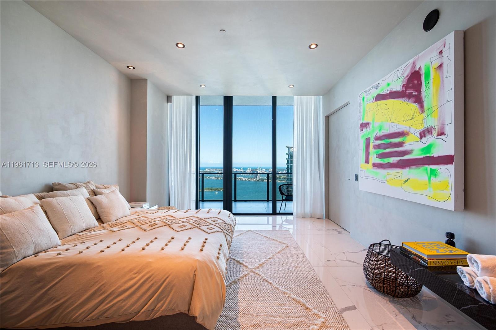 650 NE 32nd St #UPH5302 Miami, FL 33137