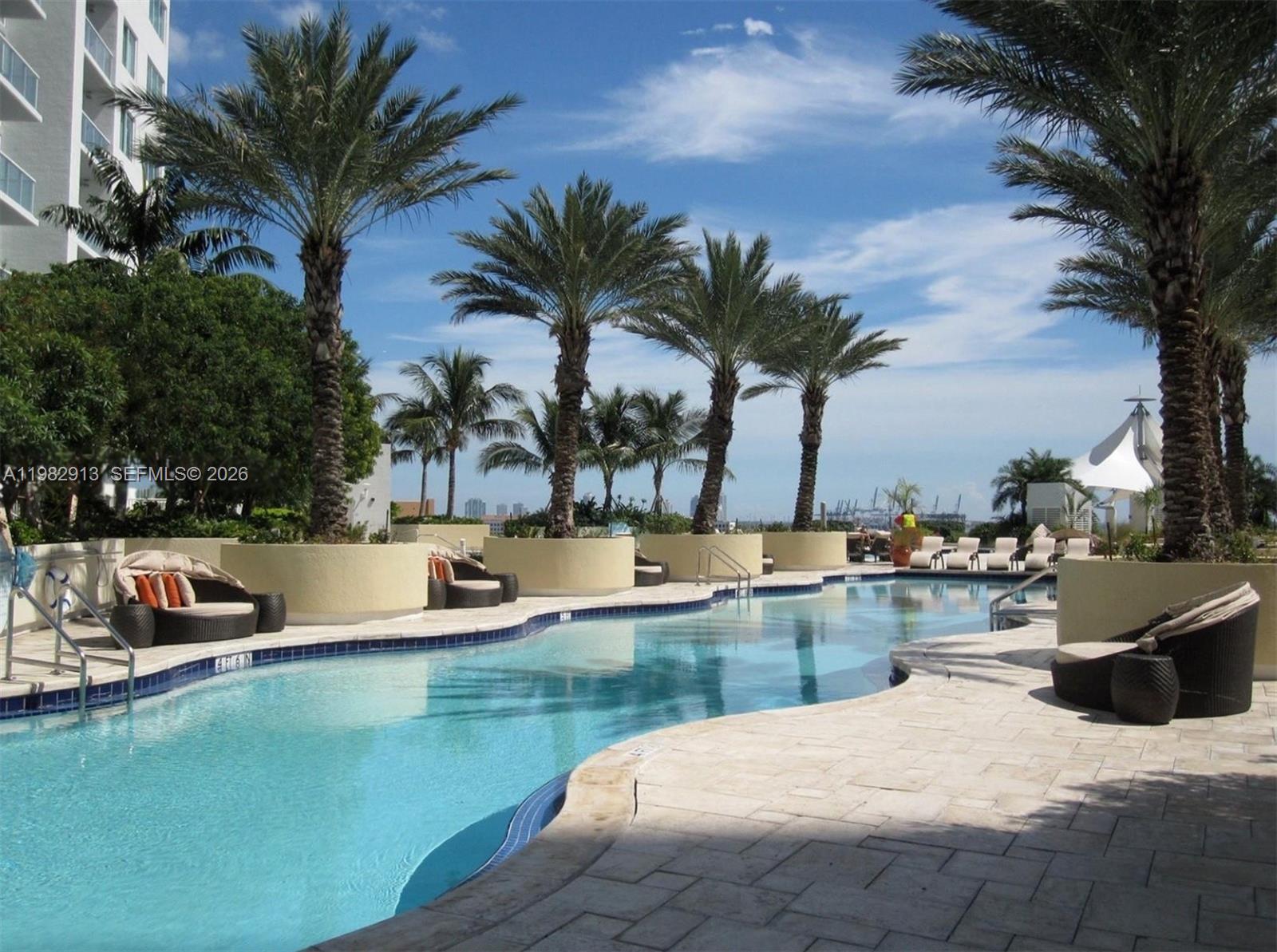 244 Biscayne Blvd #3305