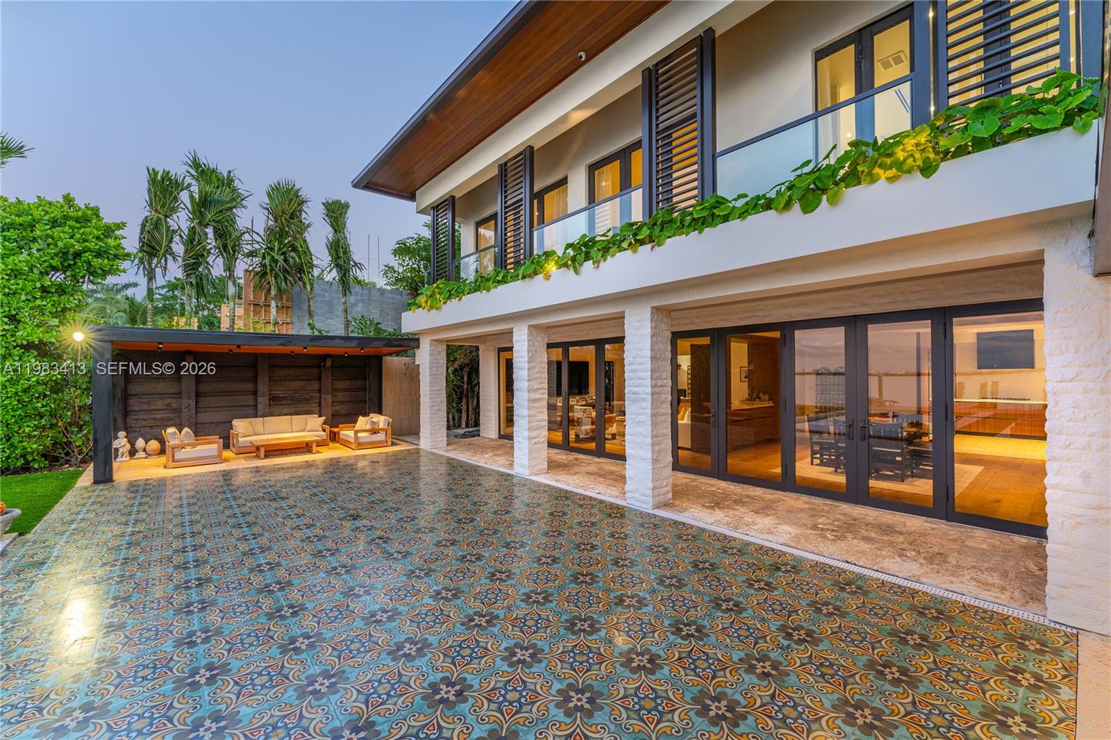 1277 N Venetian Way Miami, FL 33139