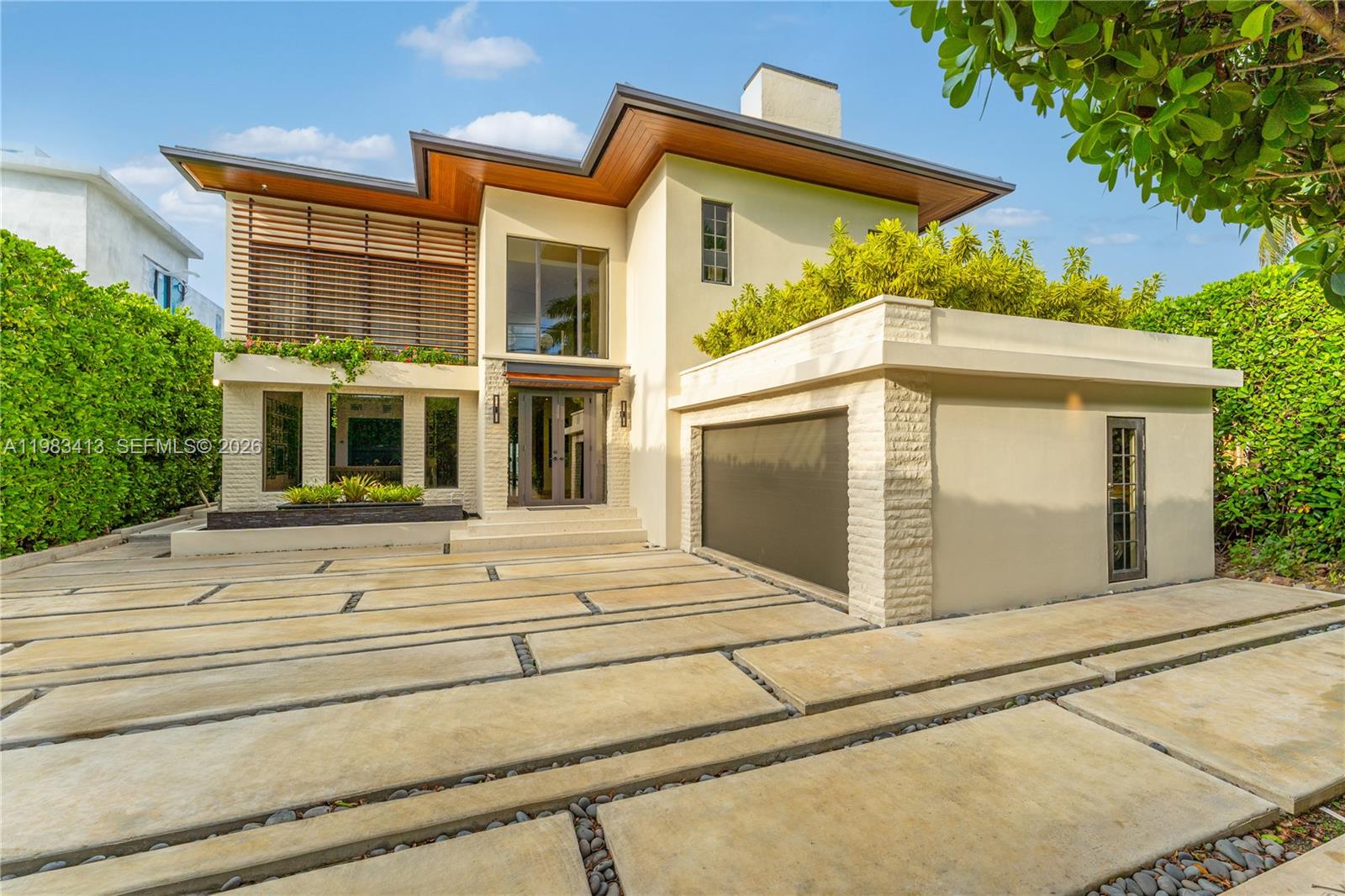 1277 N Venetian Way Miami, FL 33139