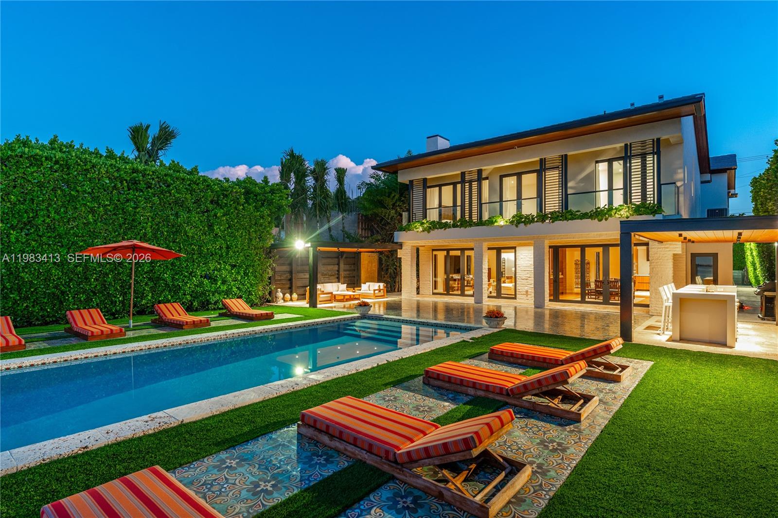 1277 N Venetian Way Miami, FL 33139