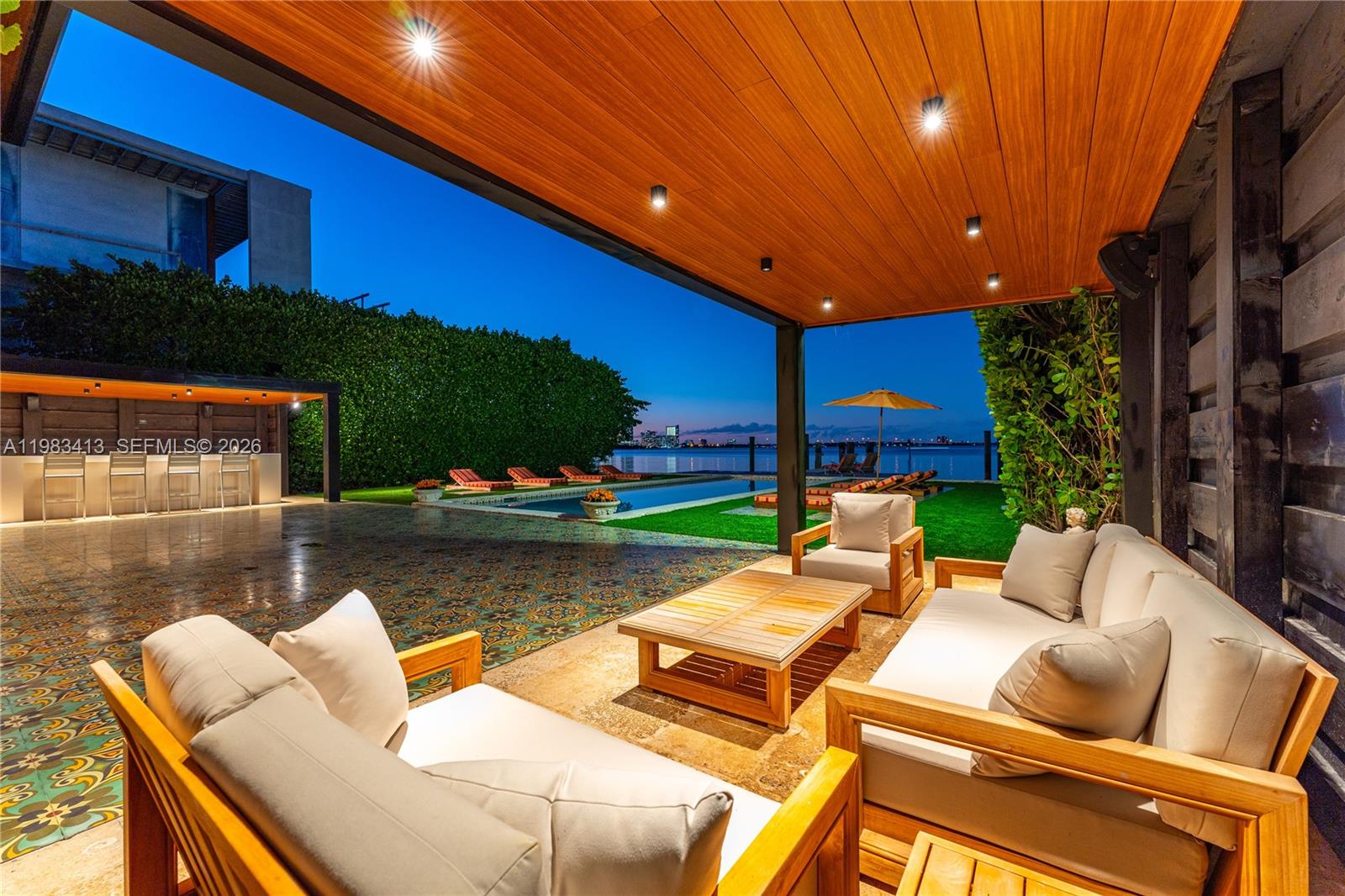 1277 N Venetian Way Miami, FL 33139