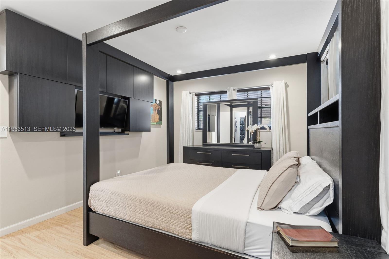 2485 NE 214th St Miami, FL 33180