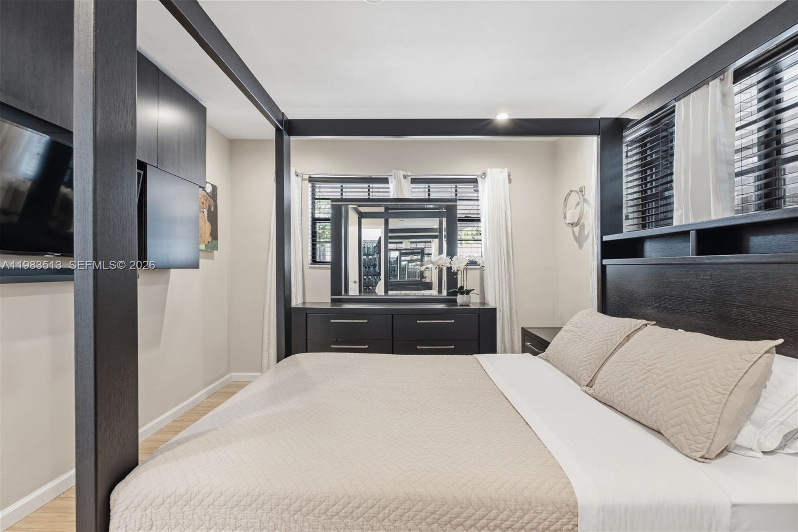 2485 NE 214th St Miami, FL 33180