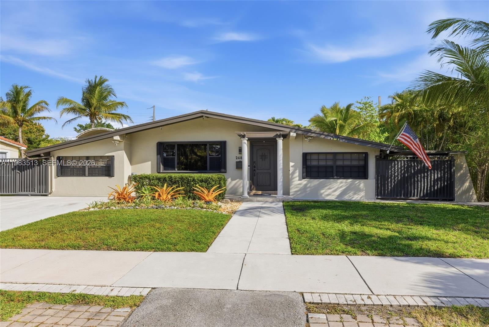 2485 NE 214th St Miami, FL 33180