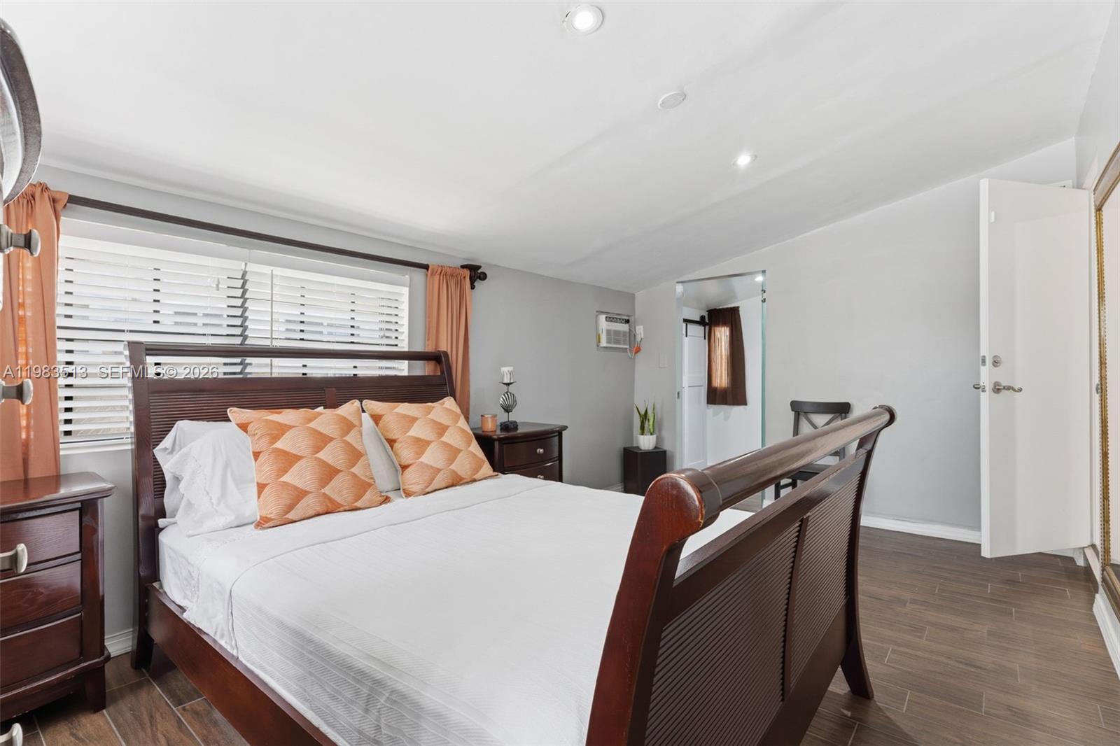 2485 NE 214th St Miami, FL 33180