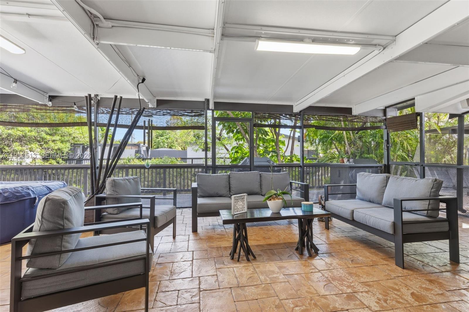 2485 NE 214th St Miami, FL 33180