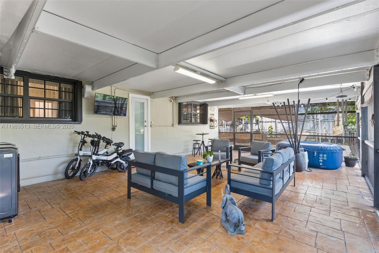 2485 NE 214th St Miami, FL 33180