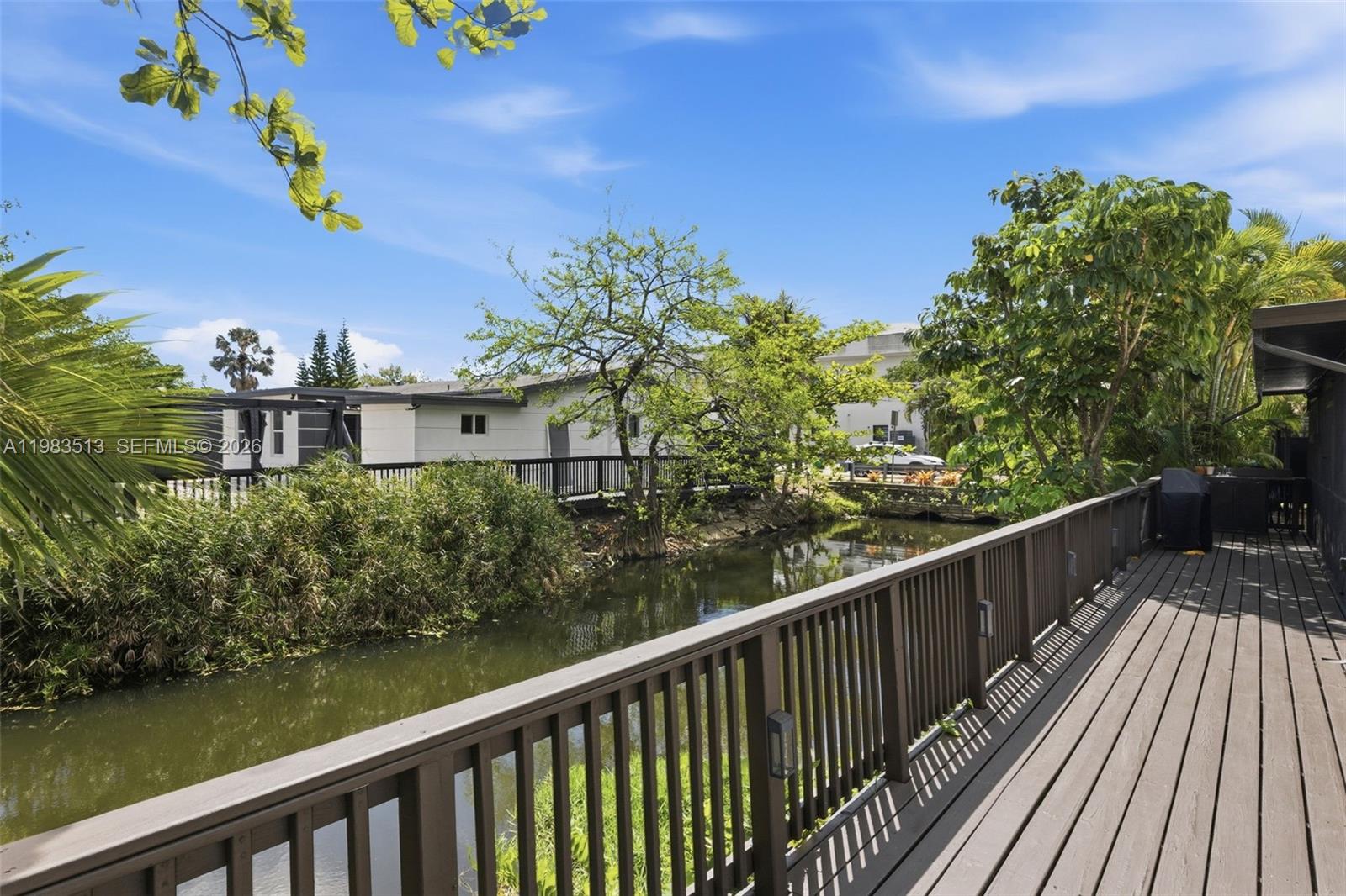 2485 NE 214th St Miami, FL 33180