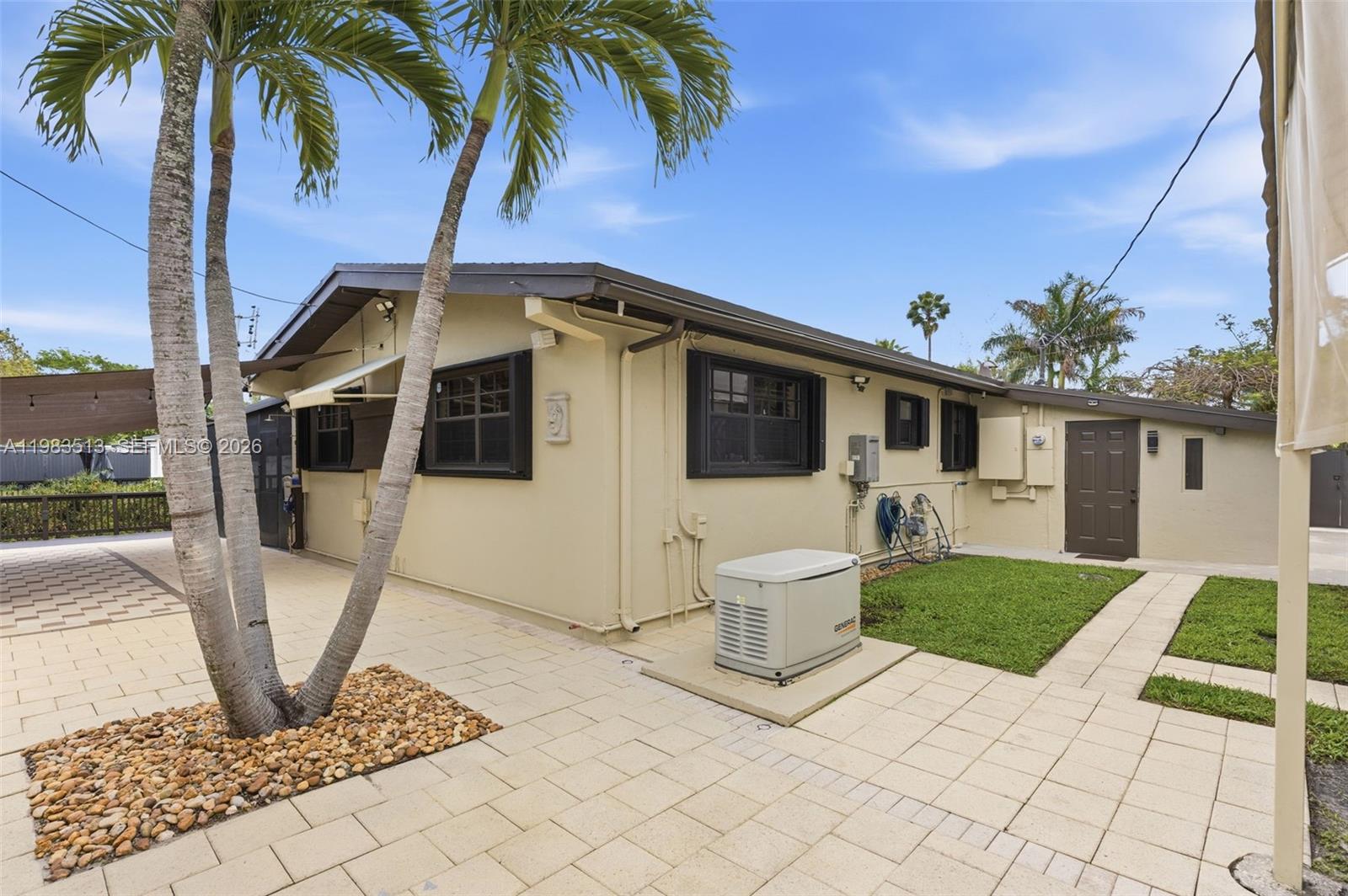 2485 NE 214th St Miami, FL 33180