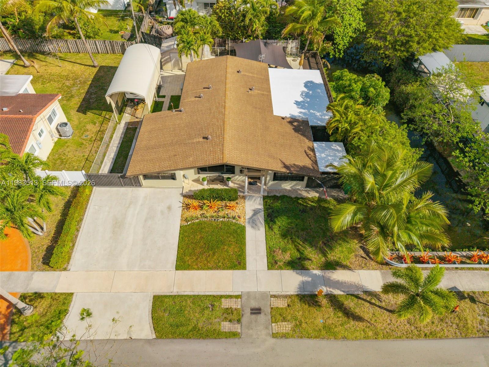 2485 NE 214th St Miami, FL 33180