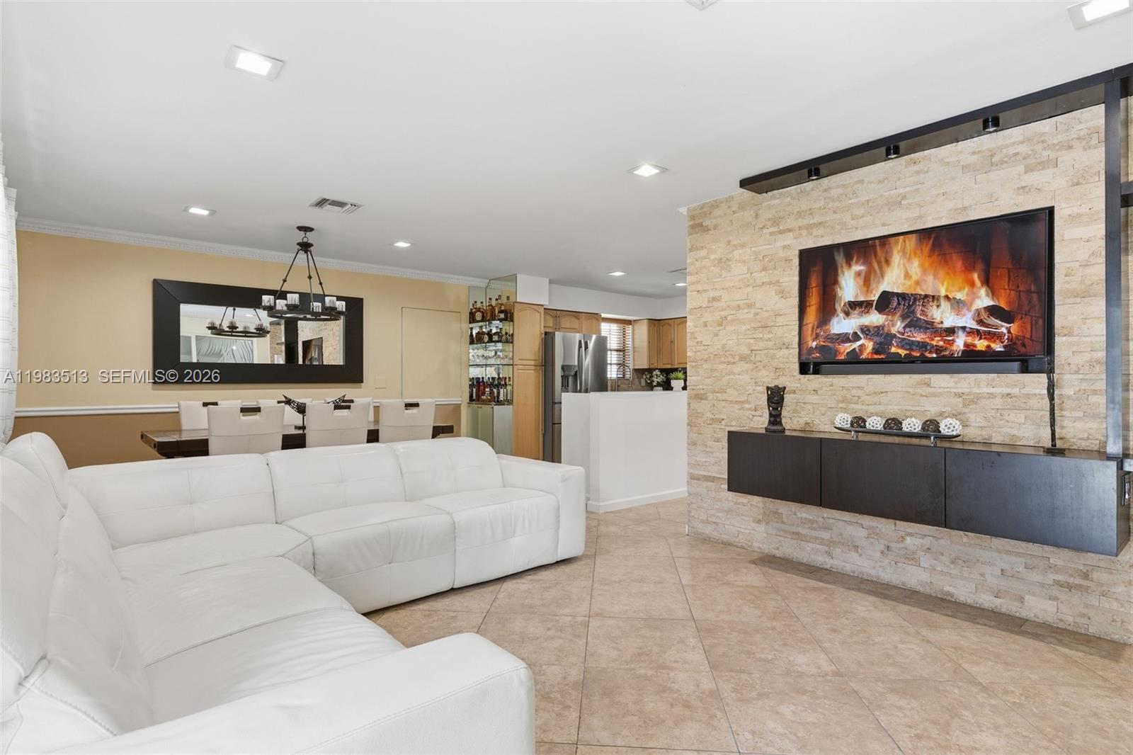 2485 NE 214th St Miami, FL 33180