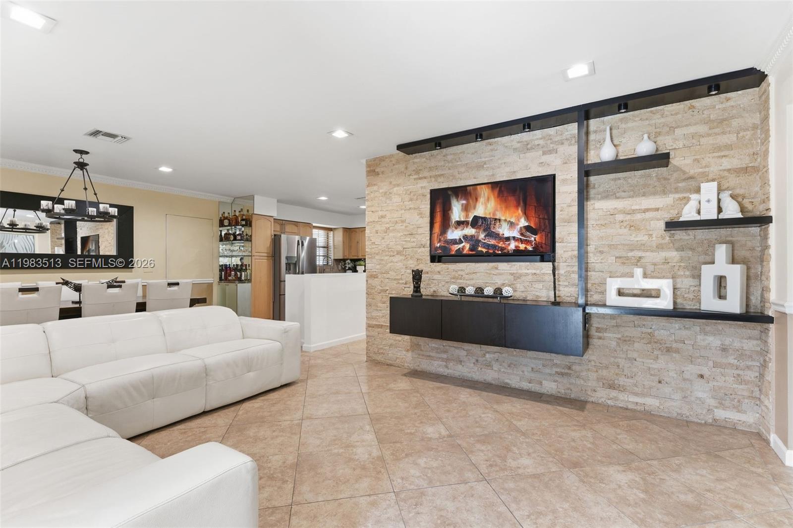 2485 NE 214th St Miami, FL 33180