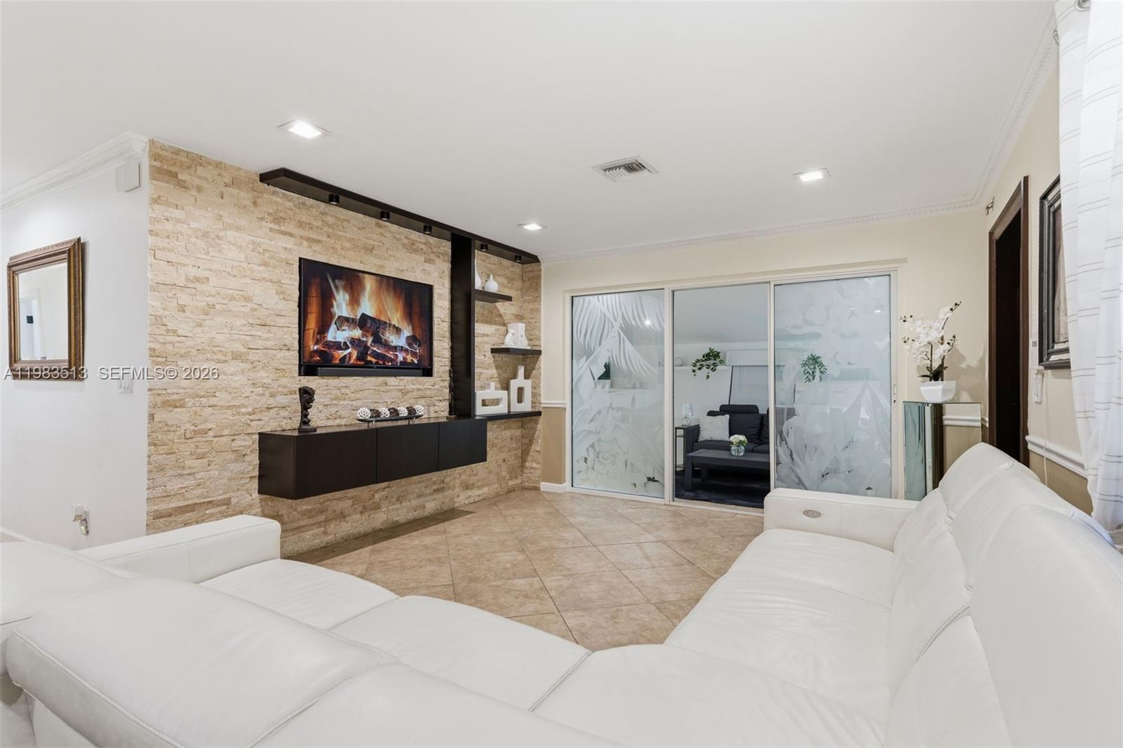 2485 NE 214th St Miami, FL 33180