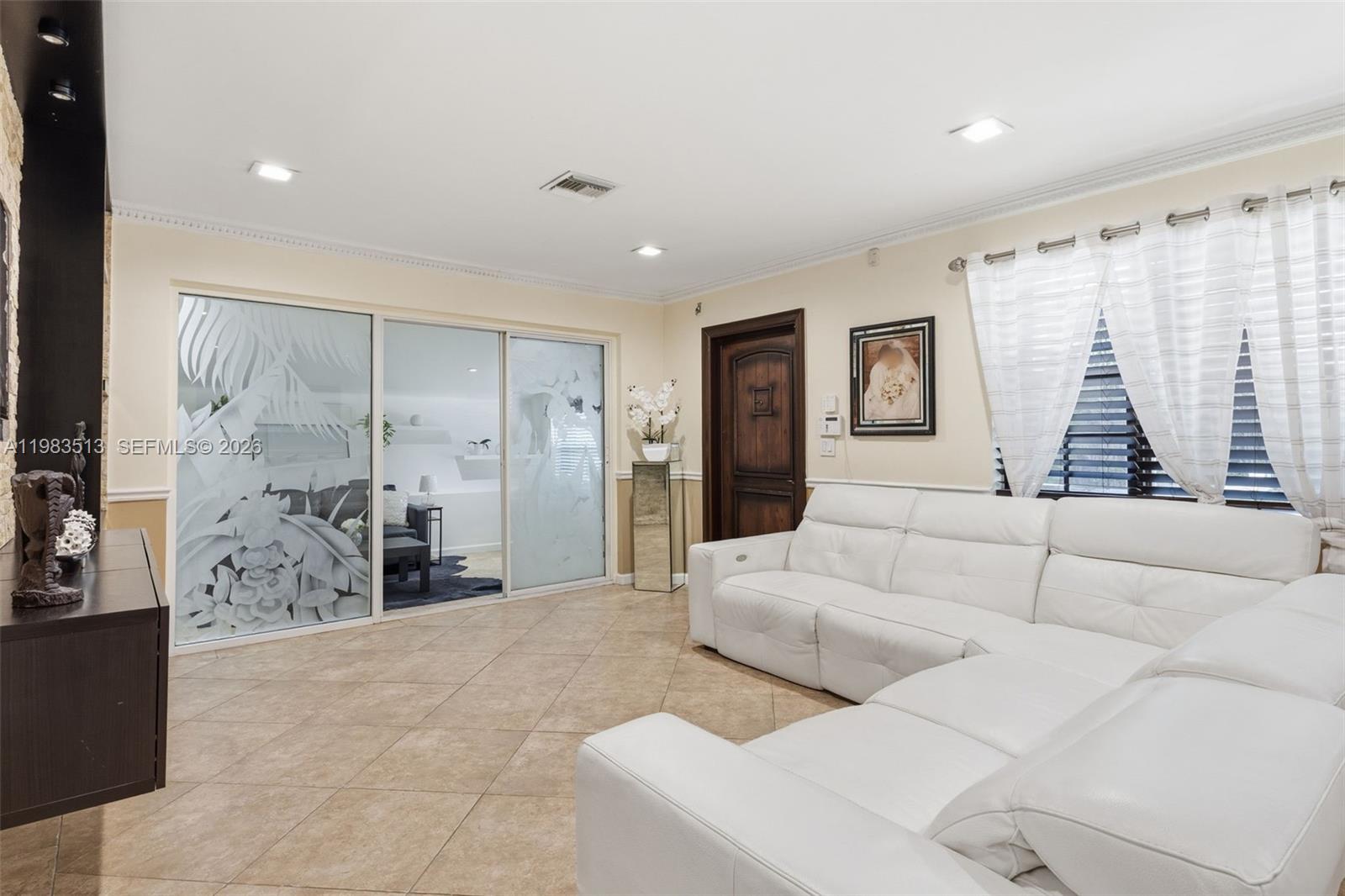 2485 NE 214th St Miami, FL 33180