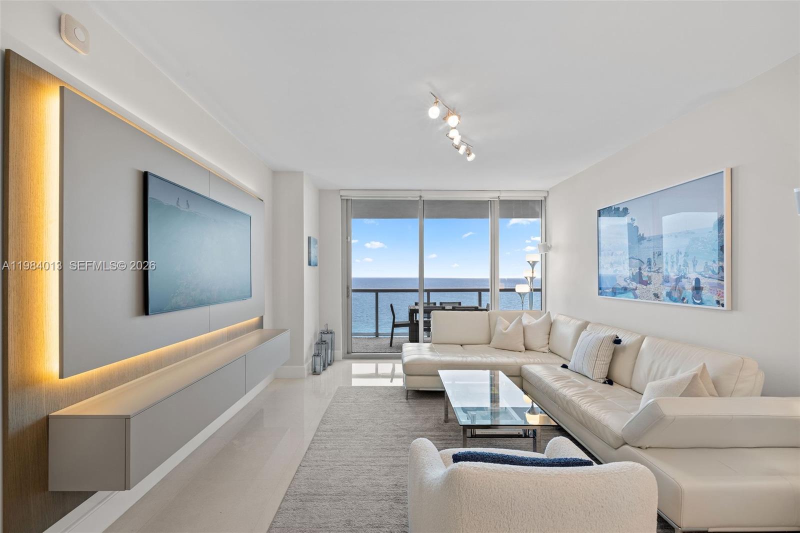 6799 Collins Ave #1404