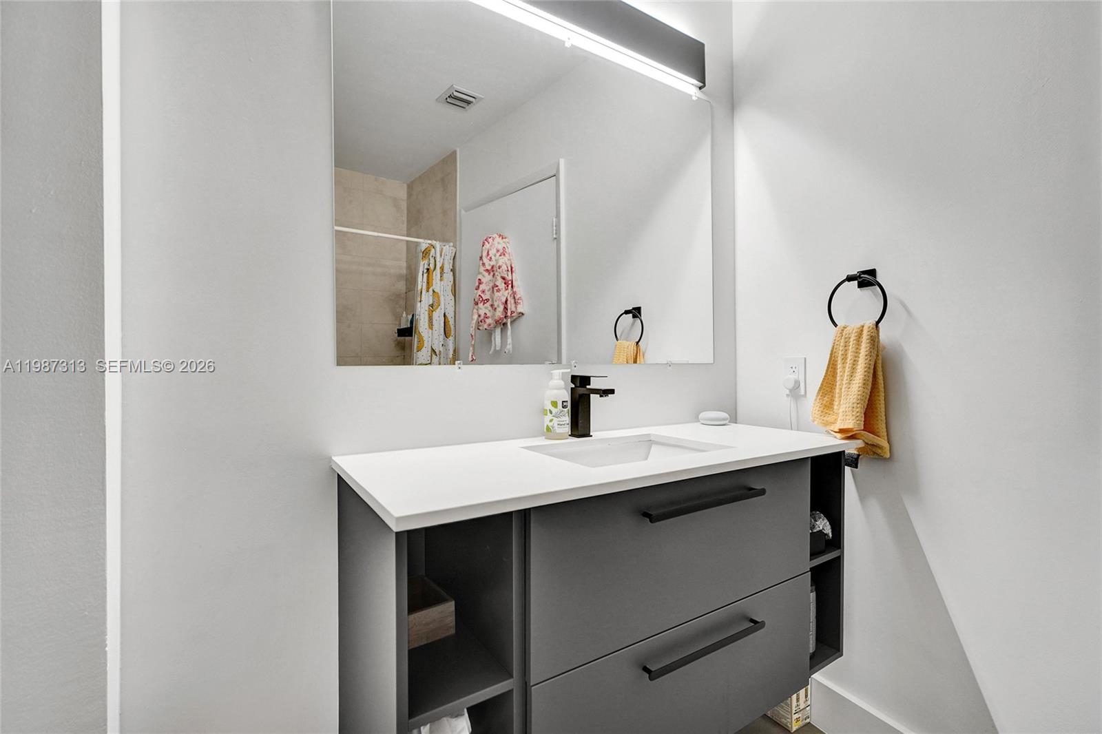 1900 N Bayshore Dr #816 Miami, FL 33132