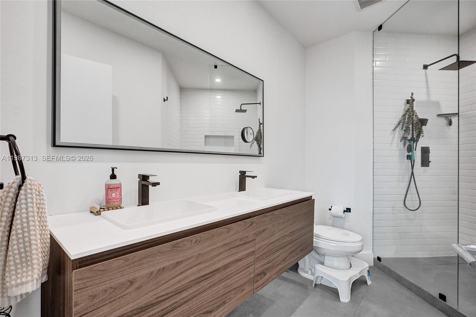 1900 N Bayshore Dr #816 Miami, FL 33132