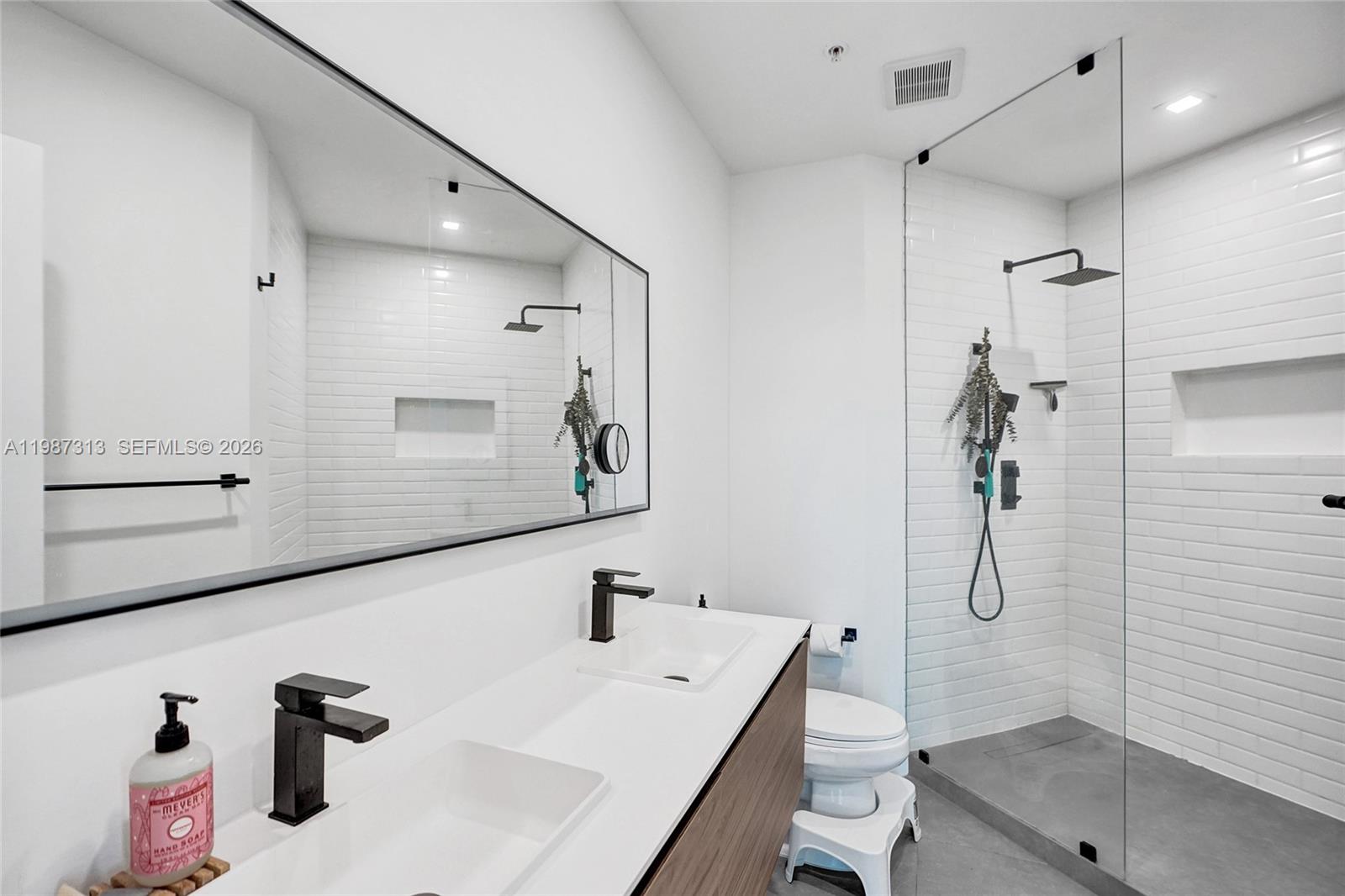 1900 N Bayshore Dr #816 Miami, FL 33132