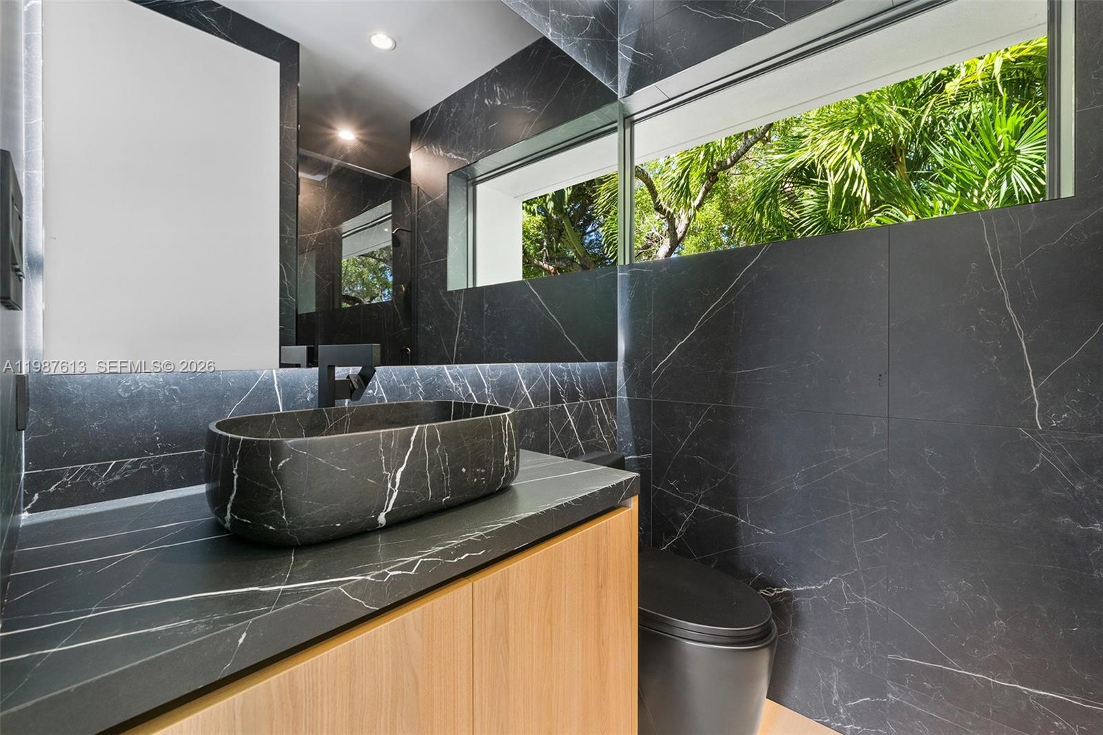 4041 S Le Jeune Rd Miami, FL 33146