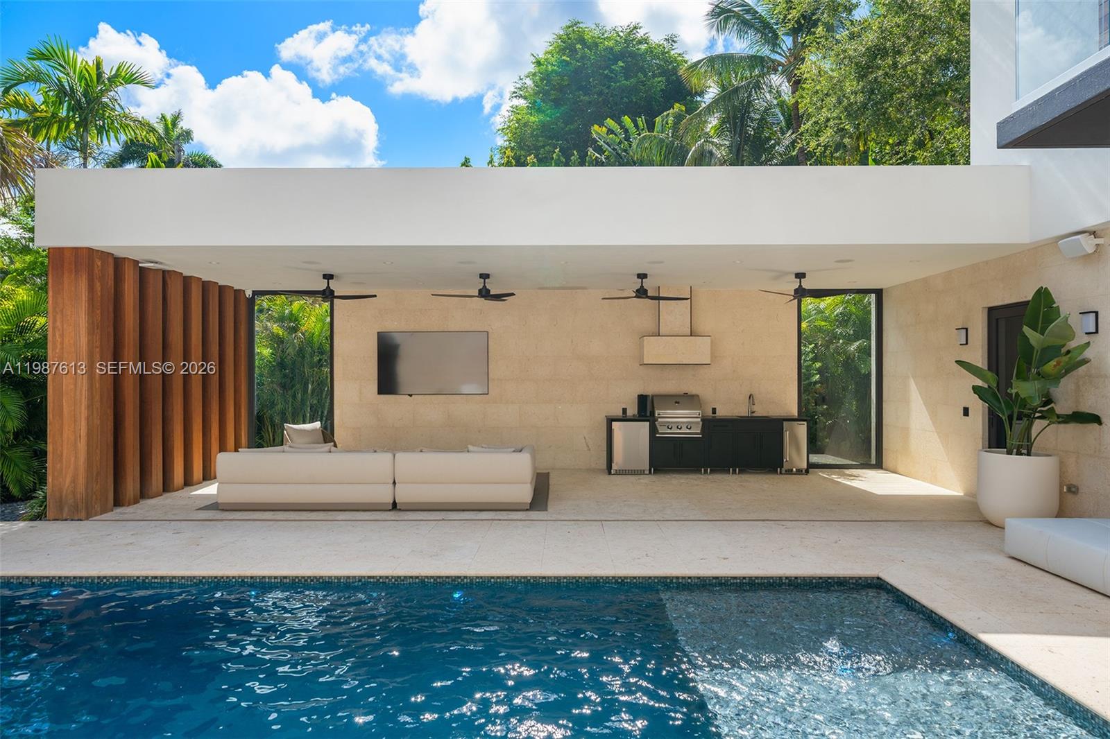 4041 S Le Jeune Rd Miami, FL 33146