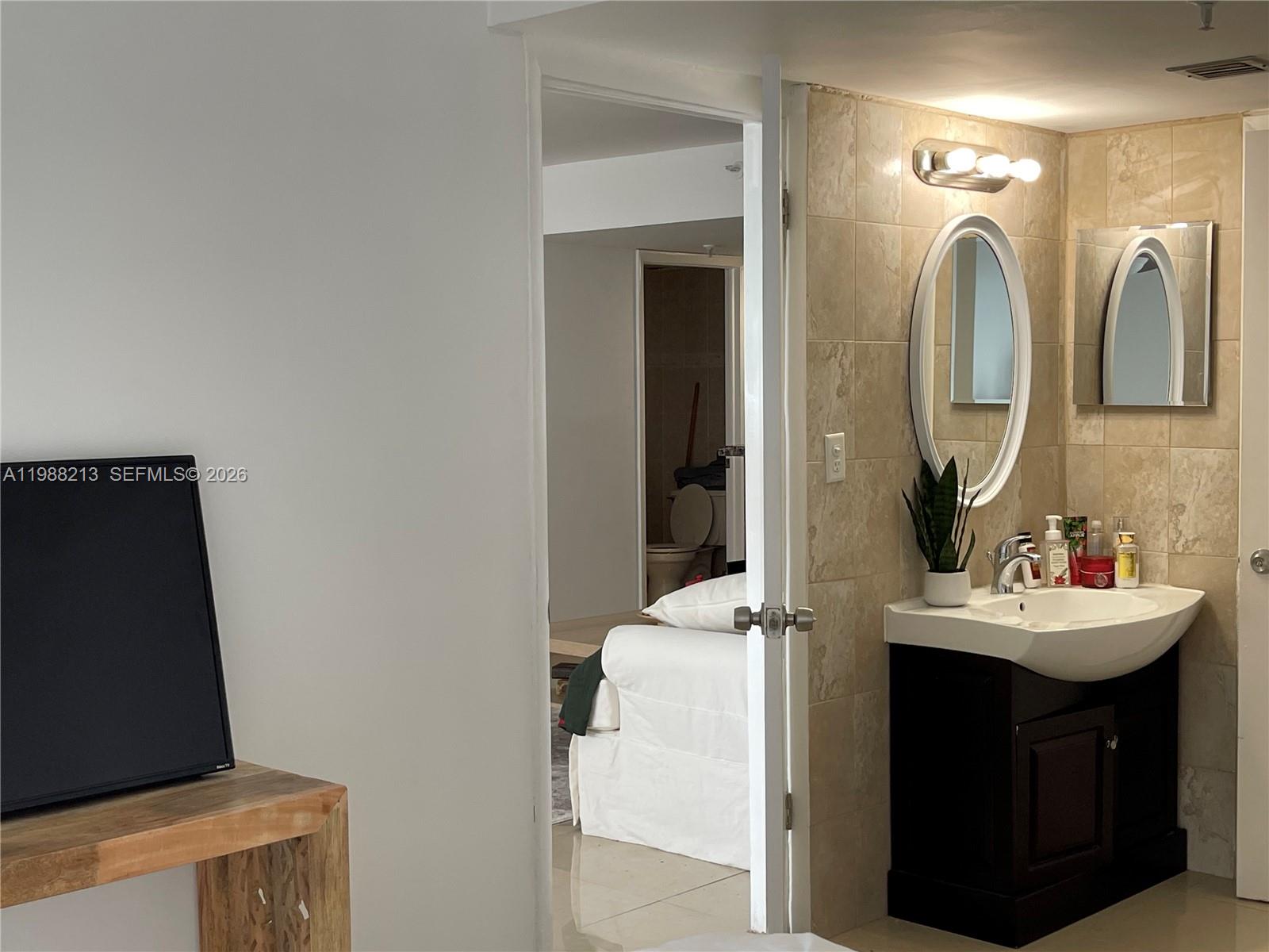 6820 Indian Crk Dr #3B Miami Beach, FL 33141