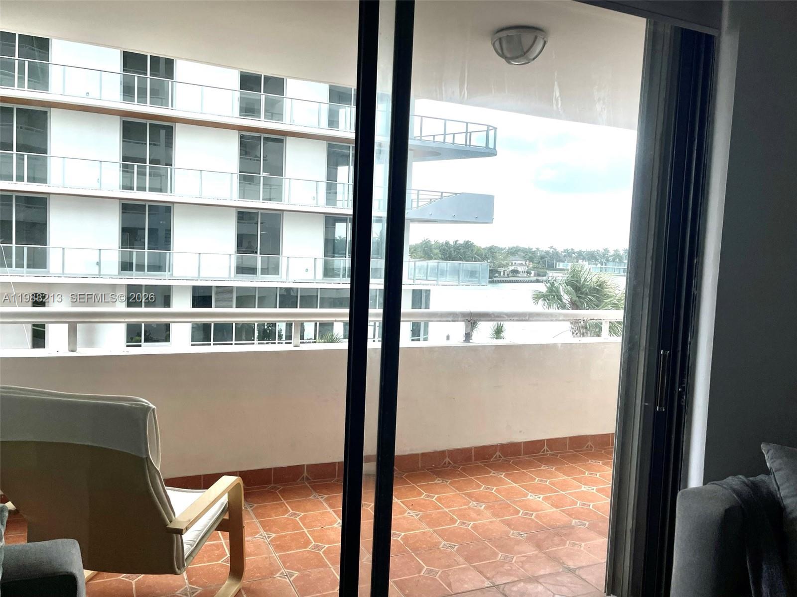 6820 Indian Crk Dr #3B Miami Beach, FL 33141
